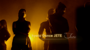 京都のDance JETEによるJAZZ系パフォーマンス。初心者から表現力を磨けるレッスンで、20代女性にも人気。